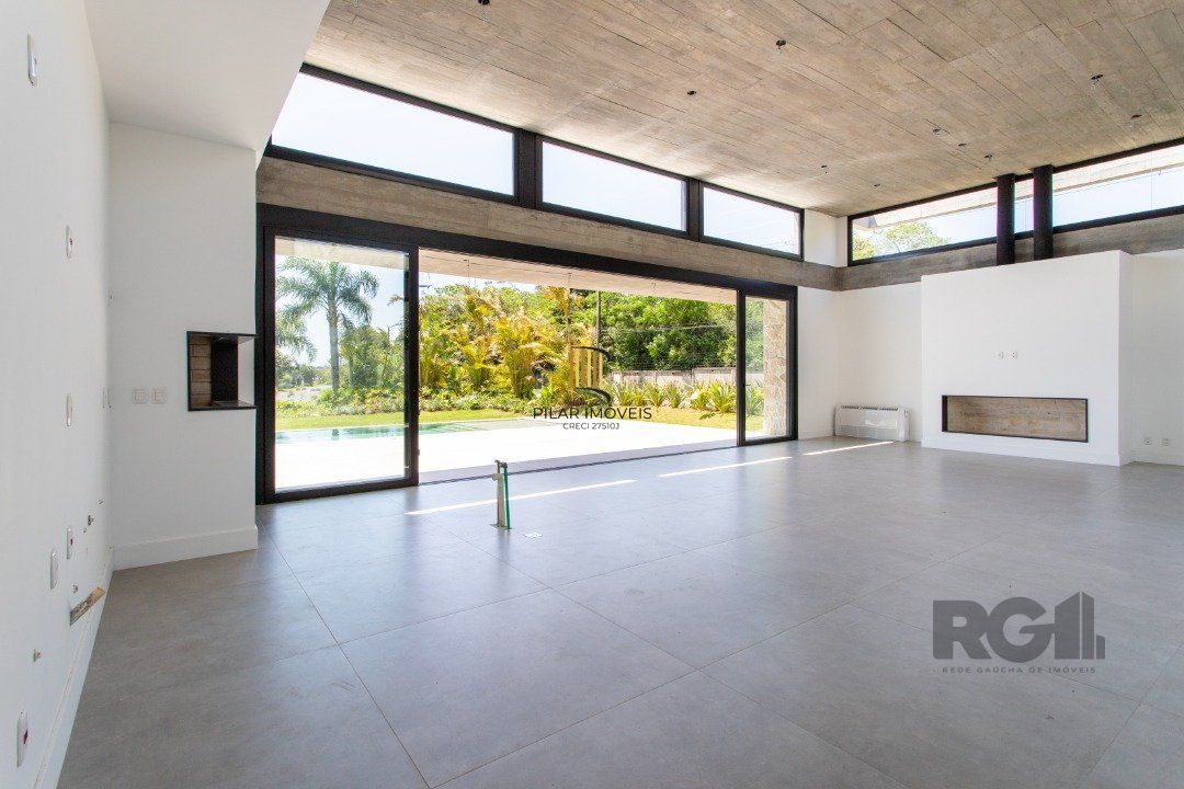 A Casa Le Mans, uma residência térrea de esquina com 389,48m2 de área coberta