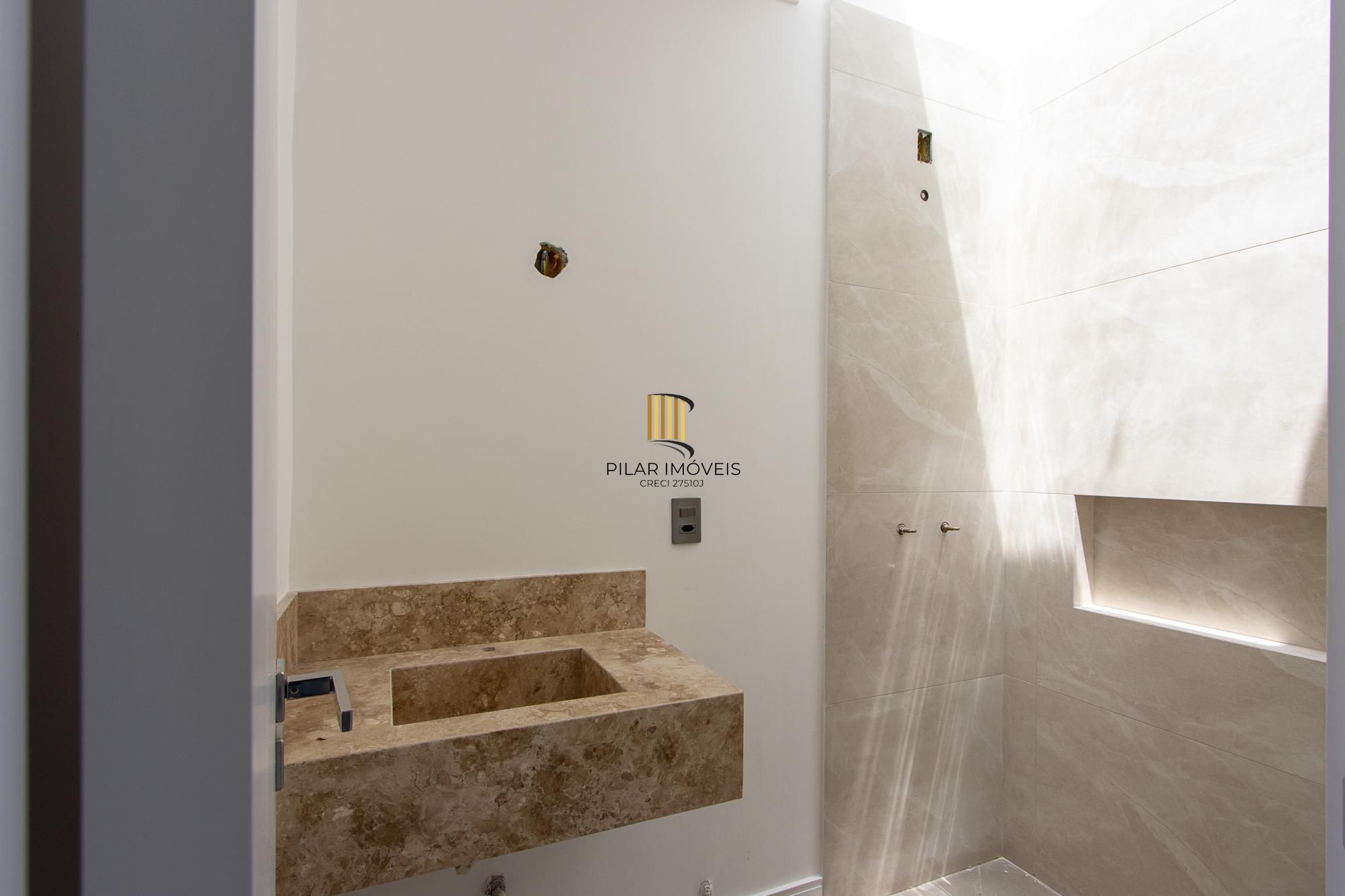 Casa em condomínio com conforto e exclusividade no bairro Tristeza