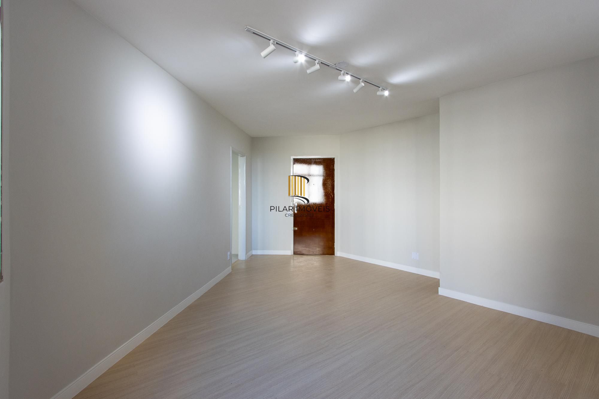 APARTAMENTO 2 DORMITÓRIOS, REFORMADO - BAIRRO TRISTEZA