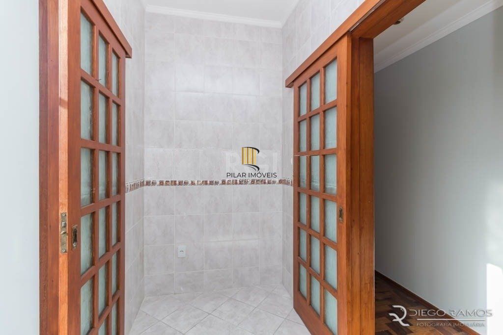 1 dormitório, 46m² de área privativa - Bairro Azenha