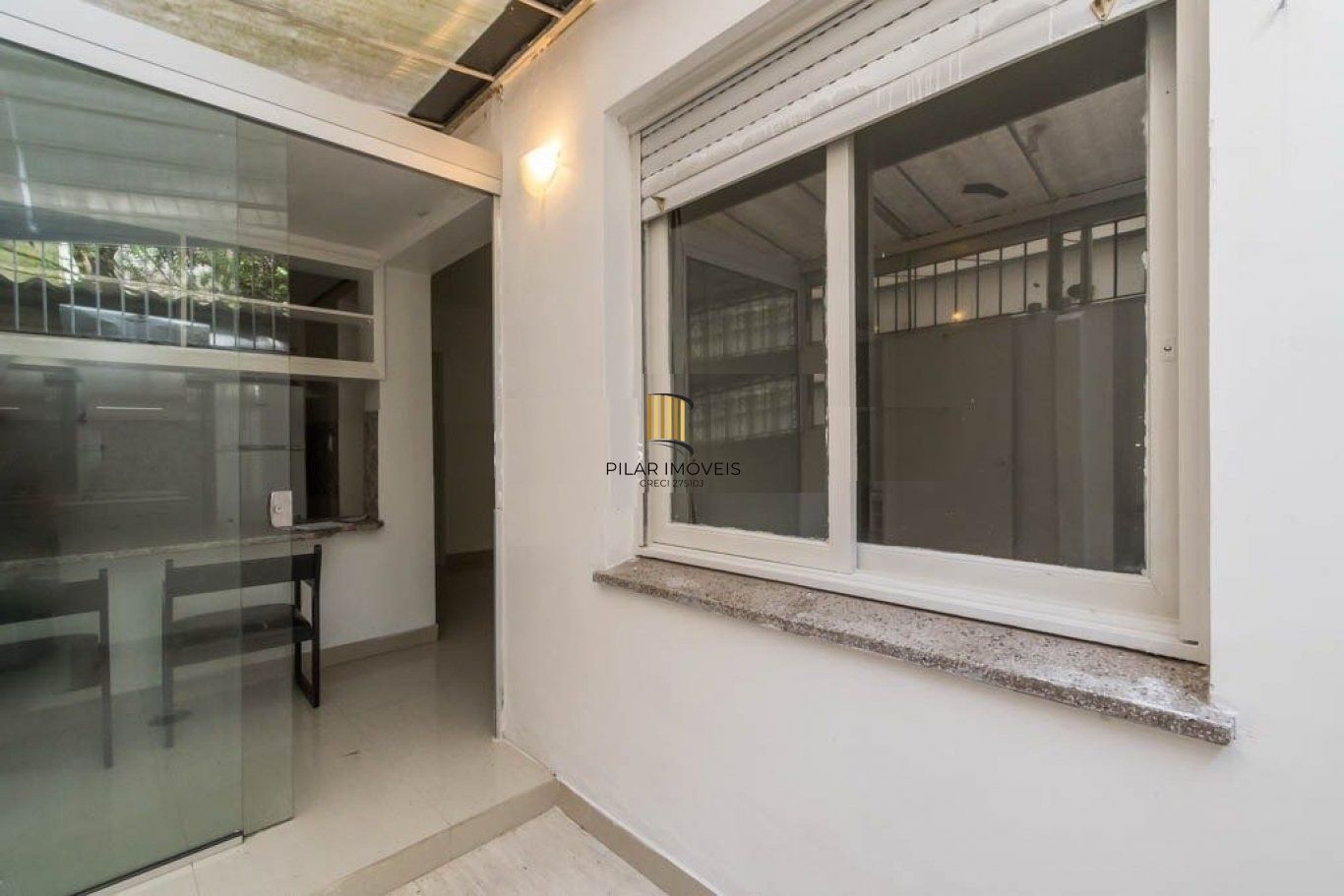 Apartamento de 1 dormitório, com um pequeno pátio no bairro Centro Histórico.