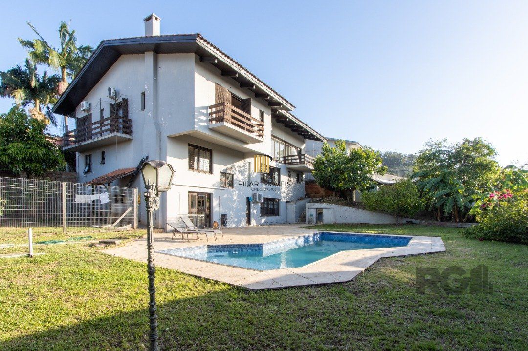 Casa 5 dormitórios no bairro Teresópolis