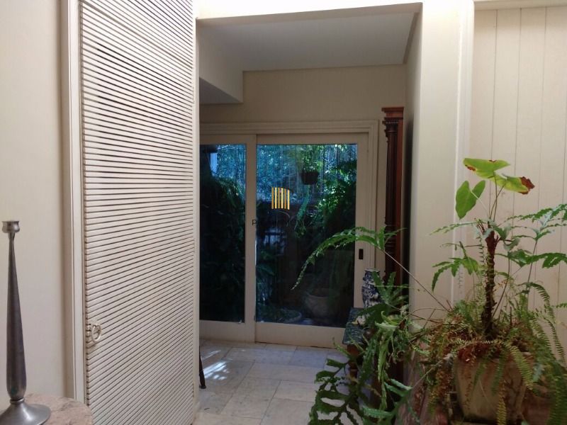 Casa para Venda - 350m², 3 dormitórios, 4 vagas - Vila Assunção