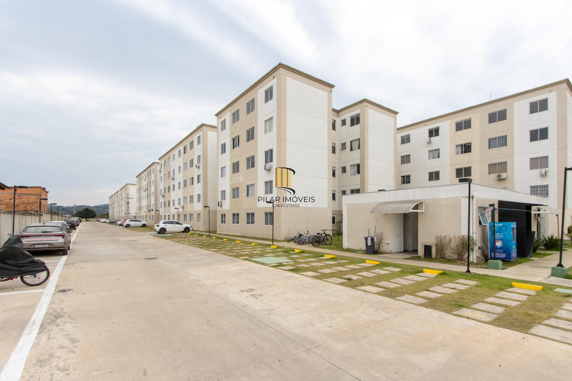 Charmoso Apartamento Semimobiliado de 2 Dormitórios e 1 vaga de garagem no bairro Restinga!