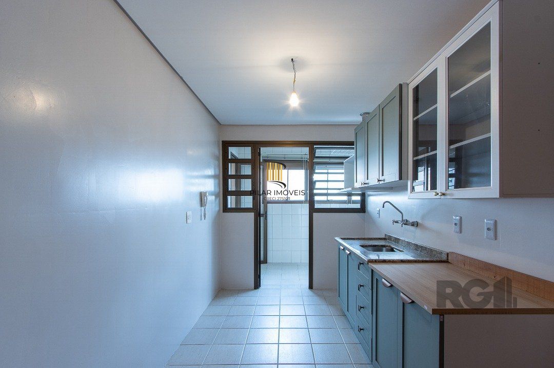Apartamento 3 quartos, 1 suite, dependência, sacada com churrasqueira, 2 vagas - Bairro Menino Deus