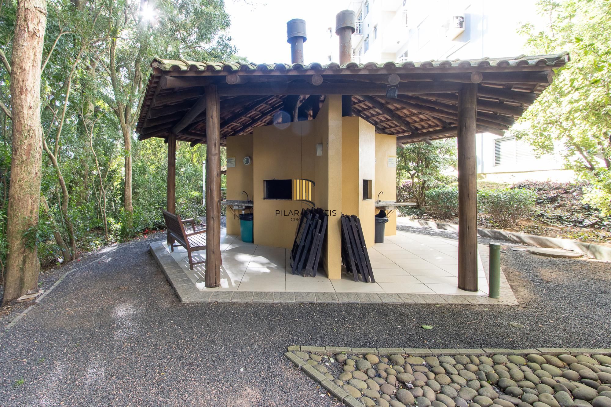 Apartamento, 2 dormitórios e 1 vaga, bairro Jardim Carvalho.