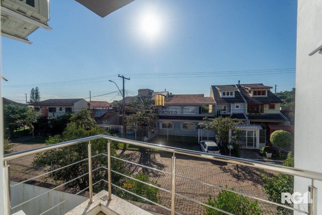 Casa, totalmente mobiliada, 3 dormitórios, 1 uma suíte com closet e sacada
