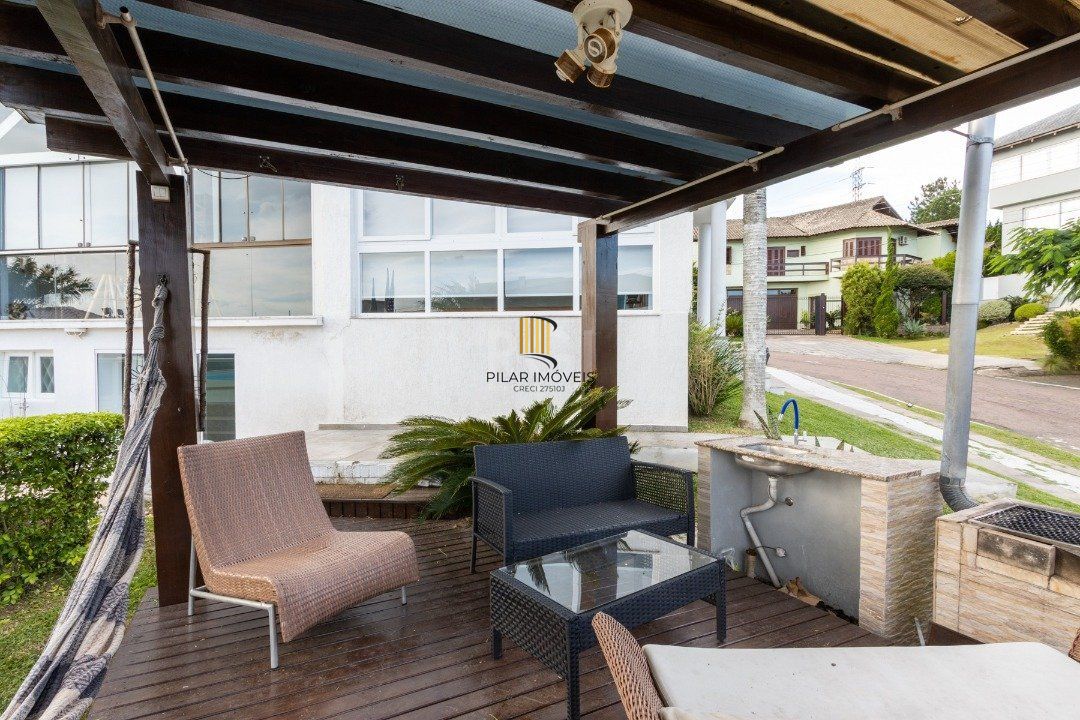Casa de Condomínio 6 dormitórios no bairro Nonoai