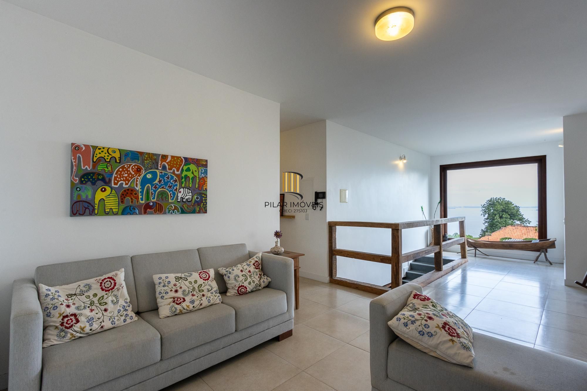 Casa com 6 quartos à venda  bairro Espírito Santo, Porto Alegre.