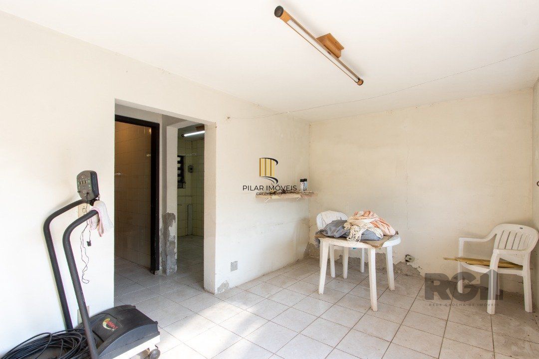 Casa para Venda - 72.6m², 4 dormitórios, sendo 1 suites, 6 vagas - Camaquã
