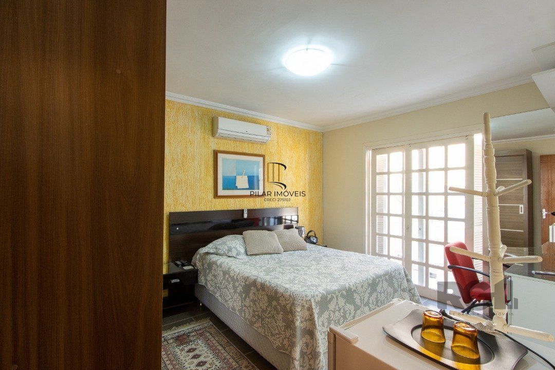 Casa para Venda - 254m², 4 dormitórios, sendo 3 suites, 5 vagas - Espirito Santo