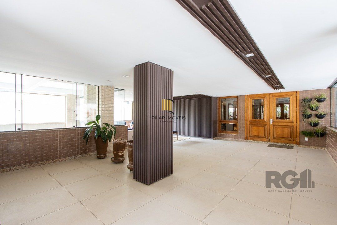 Apartamento na tristeza com três suítes e três vagas
