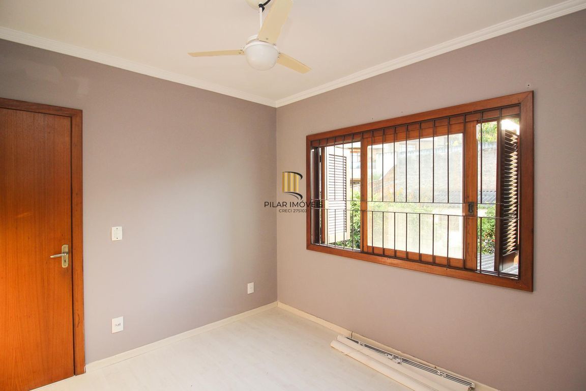 Apartamento de 2 dormitórios, 1 suíte, closet e 2 vagas de garagem .