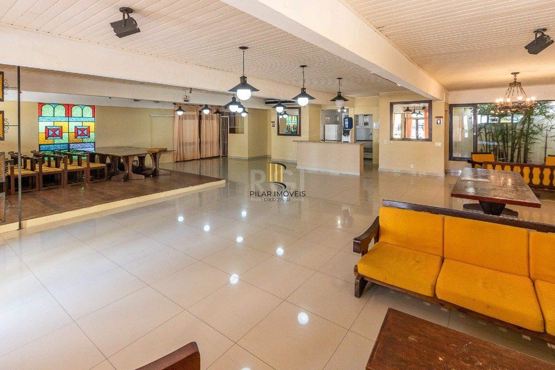 Apartamento de 1 dormitório, living, cozinha, área de serviço e banheiro social.
