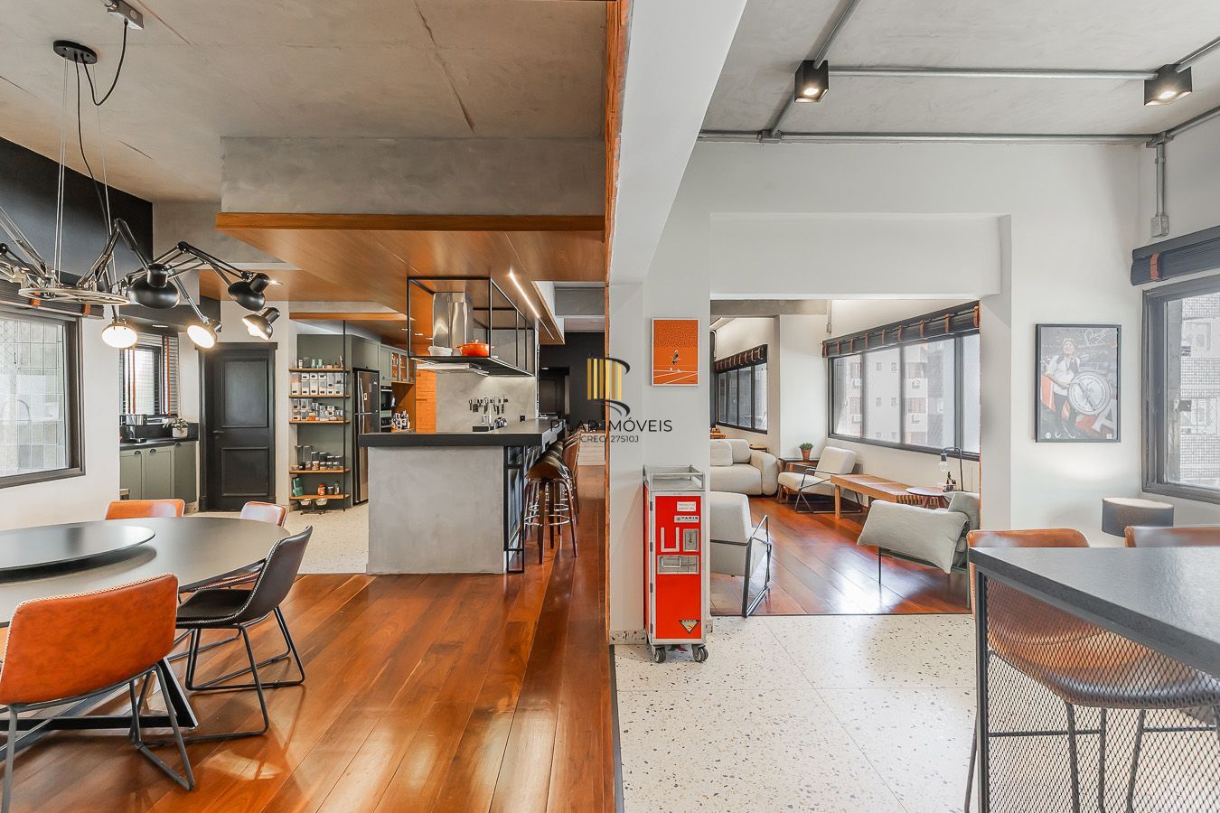 Apartamento 3 dormitórios, 3 vagas e 259 m² no bairro Auxiliadora.