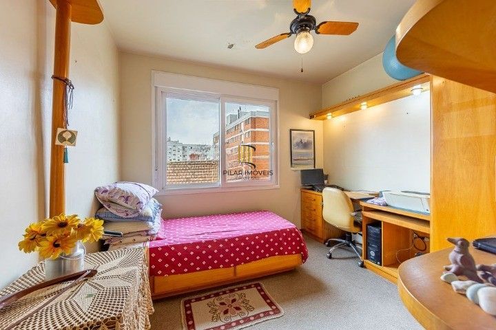 Cobertura no Bairro Auxiliadora, 3 dormitórios, 1 suíte, churrasqueira e vaga coberta.