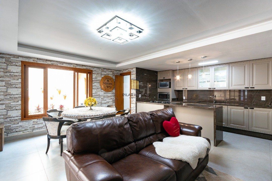 Casa para Venda - 293.76m², 3 dormitórios, sendo 1 suites, 6 vagas - Guarujá