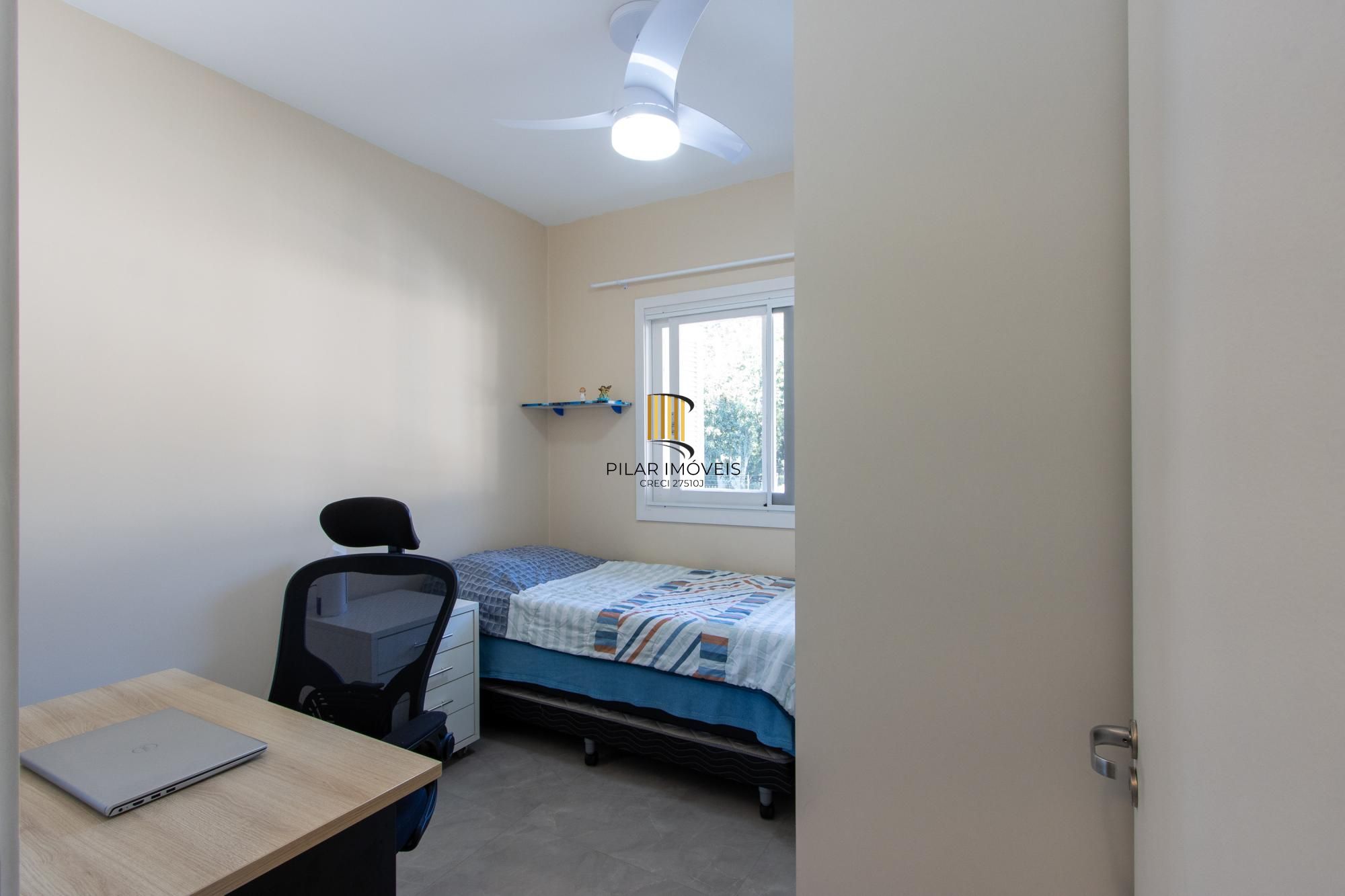 Casa em condomínio, com 3 quartos, com suíte, 2 vagas cobertas, churrasqueira, no Bairro Nonoai.