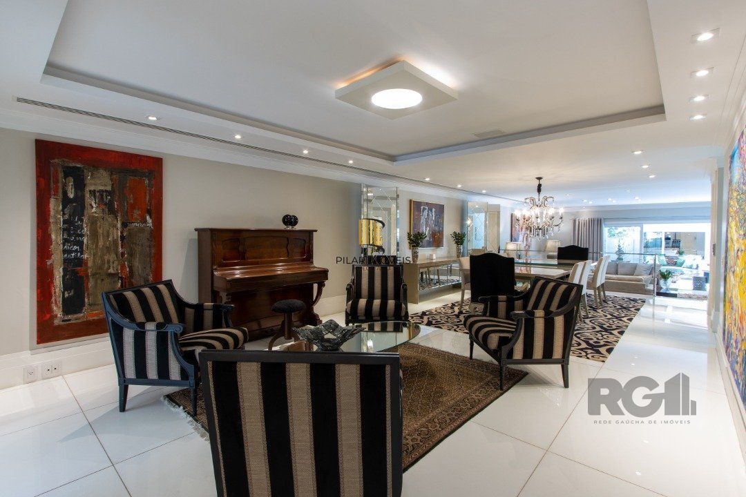 Casa em condominio, mobiliada com 741m² privativos , com 3 suítes- master