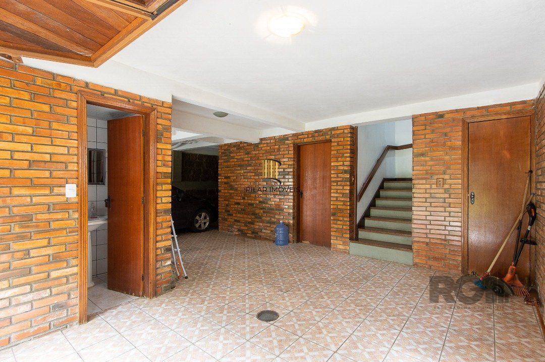 Casa 4 Dormitório(s) Bairro Nonoai