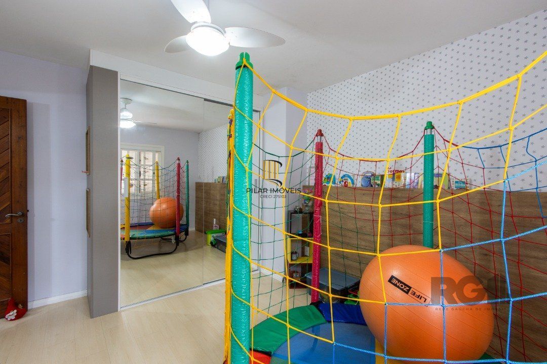 Casa 4 dormitórios no bairro Ipanema