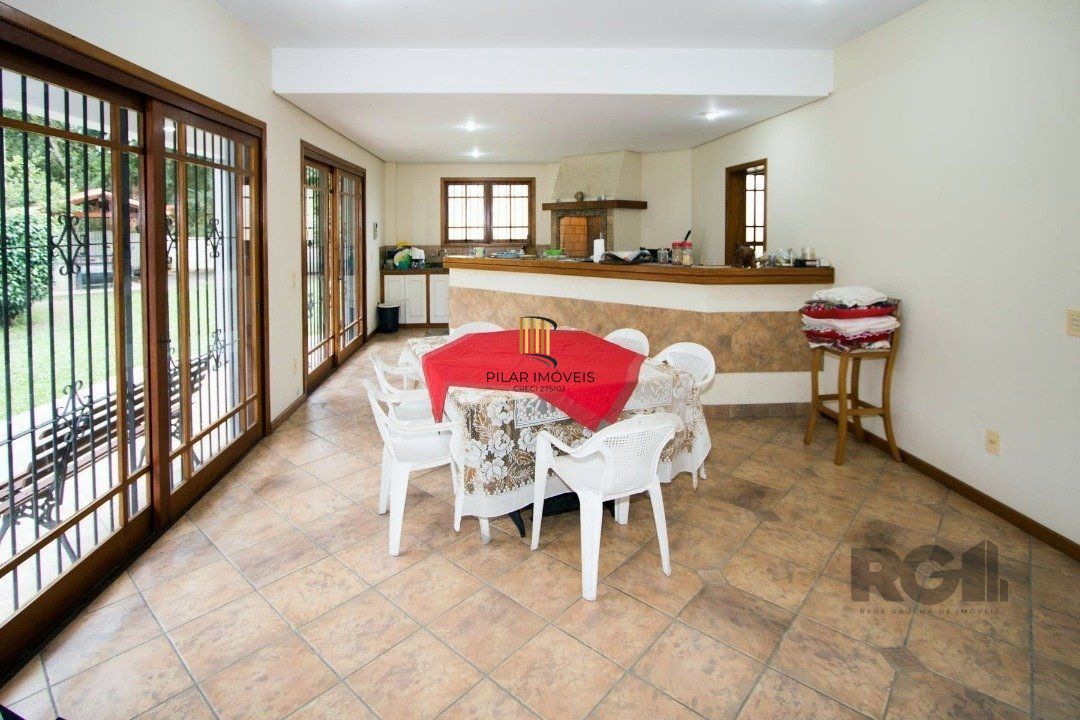Sobrado com 6 suites, lareira, lavabo, pátio - Bairro Belém Velho
