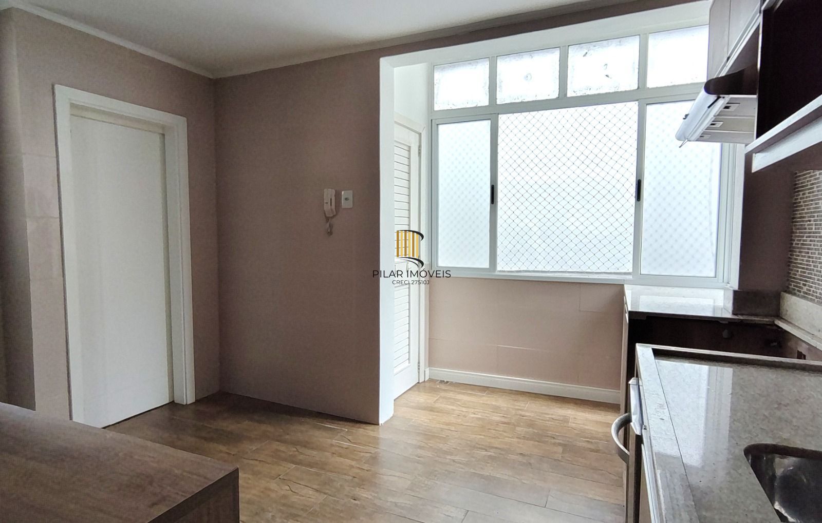 Apartamento de 3 dormitórios, 2 banheiros no Centro Histórico.