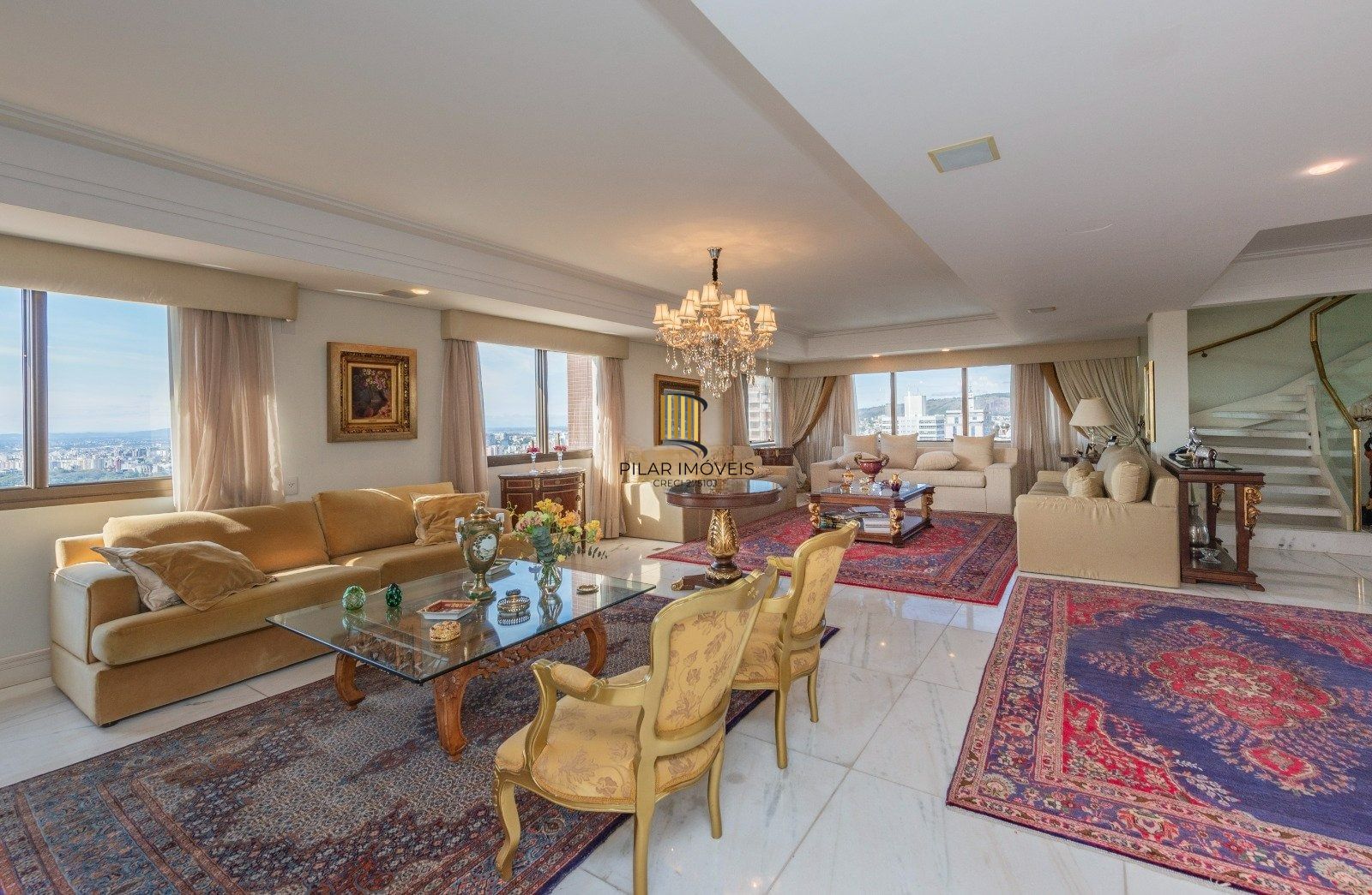 Clássica Cobertura, 600m2 privativos, 4 Dormitórios Sendo 3 Suítes!