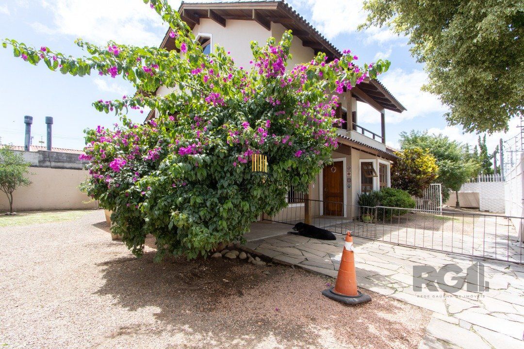 Casa 4 dormitórios no bairro Hípica