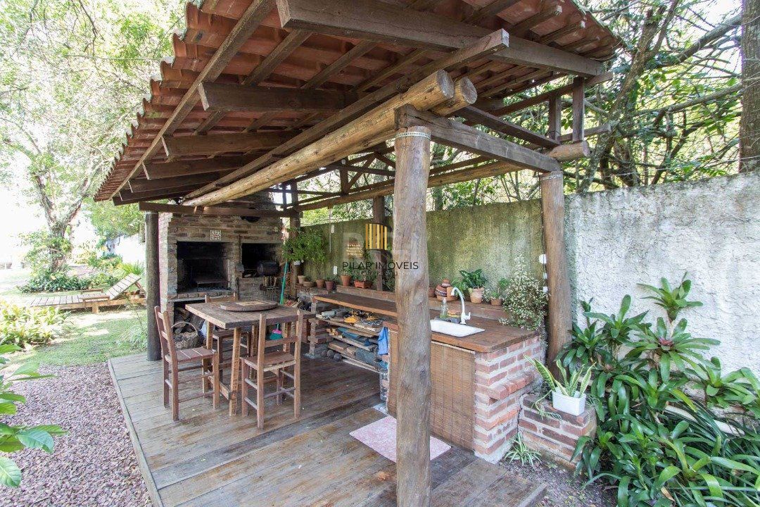 Casa para Venda - 250m², 3 dormitórios, sendo 2 suites, 3 vagas - Ponta Grossa
