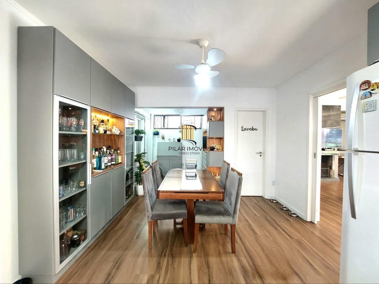 Linda casa totalmente reformada, 3 quartos (1 suite), 2 vagas cobertas - Bairro Nonoai