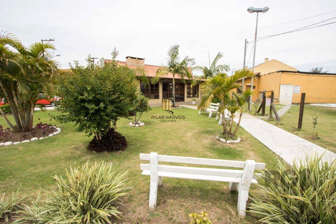 Casa em Condomínio na Zona Sul, no bairro Hípica, com 2 dormitórios, living para dois ambientes, cozinha mobiliada, lavabo