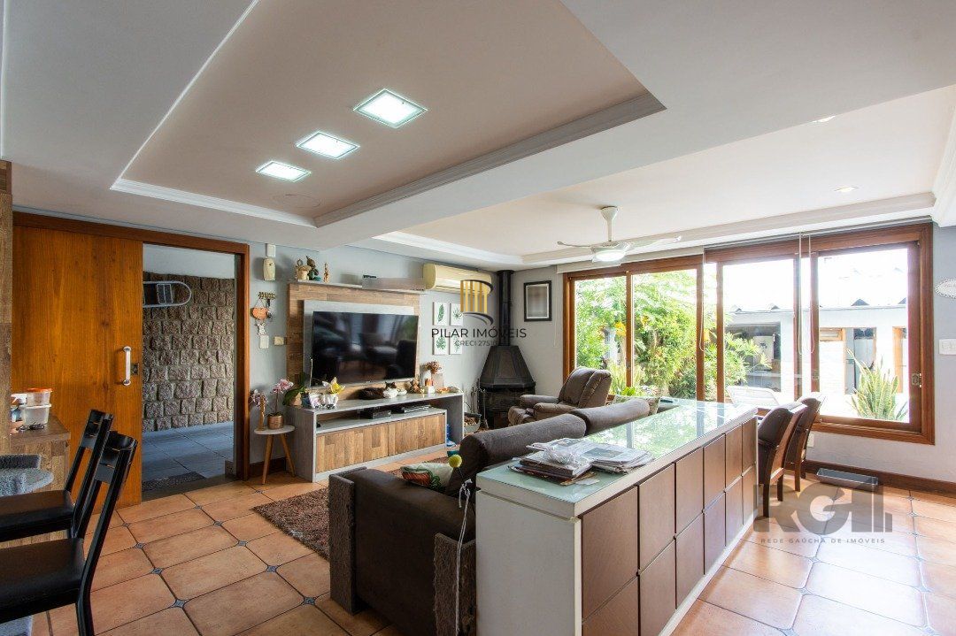 Casa 3 dormitórios no bairro Medianeira