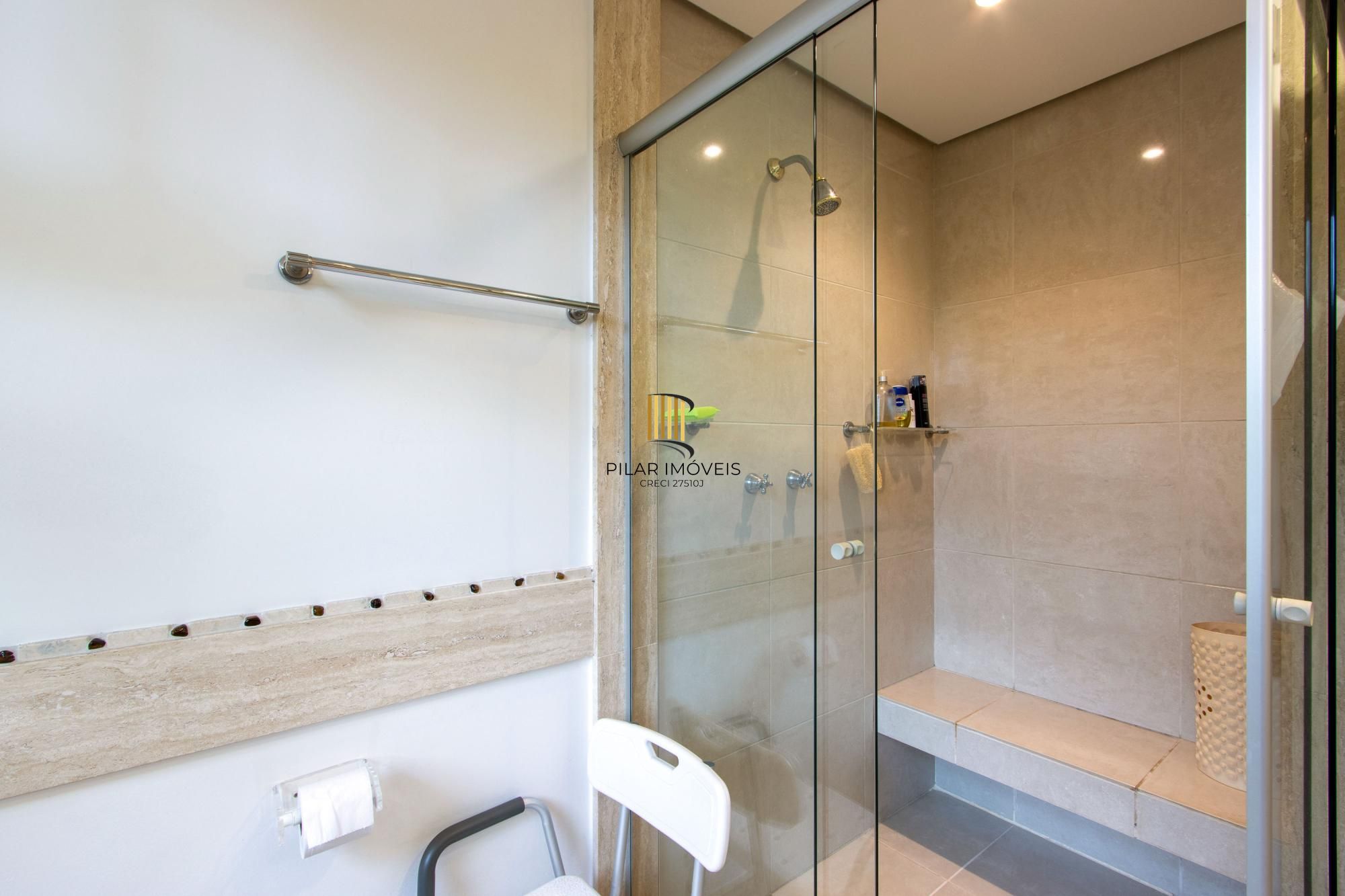 Casa térrea/2.371m2 de terreno no Condomínio Terra Ville, com fundo para o lago.