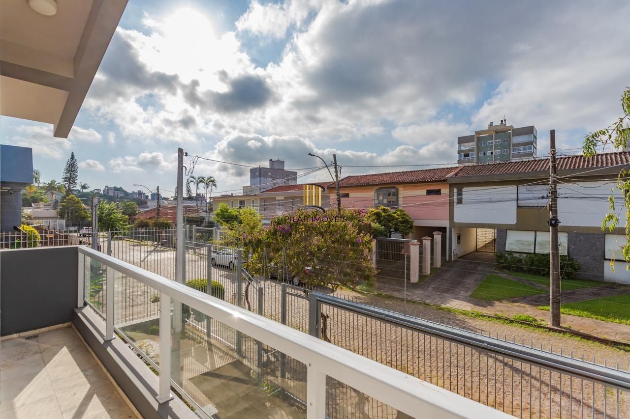 Casa de 3 dormitórios á venda no Jardim Lindóia em Porto Alegre