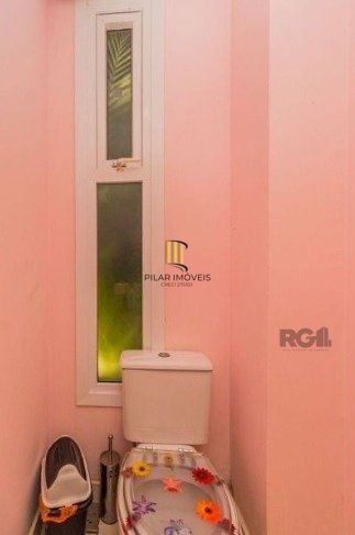 Possui 3 dormitórios sendo 1 ampla suíte com closet e sacada, living em conceito aberto,  cozinha integrada