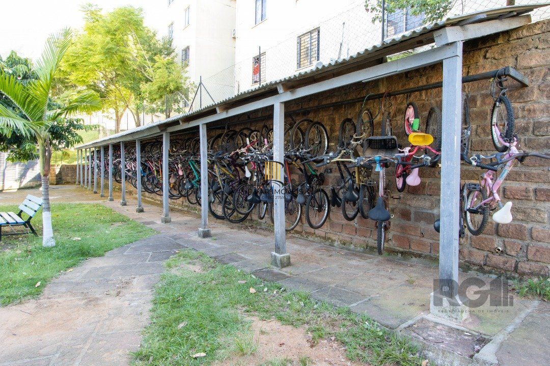 Apartamento semimobiliado com 2 dormitórios, banheiro social e 1vaga rotativa