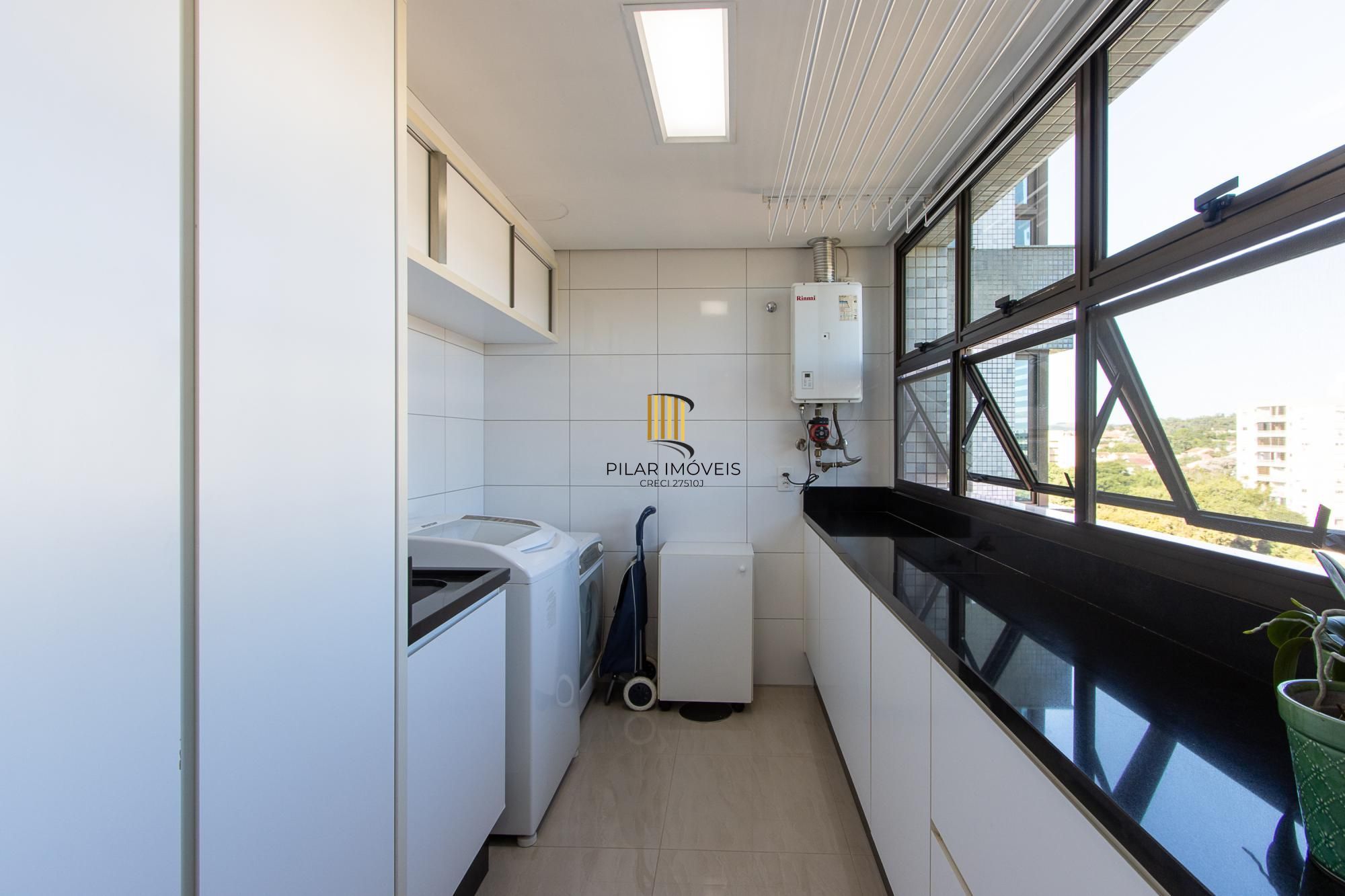 Excelente apartamento de 3 dormitórios, 1 suíte e 2 vagas no bairro Tristeza.