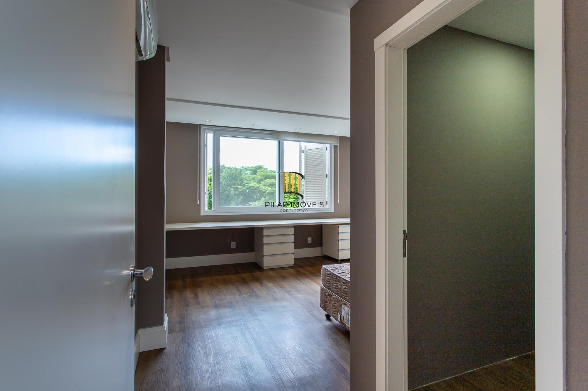 Casa de Condomínio 4 dormitórios no bairro Terraville