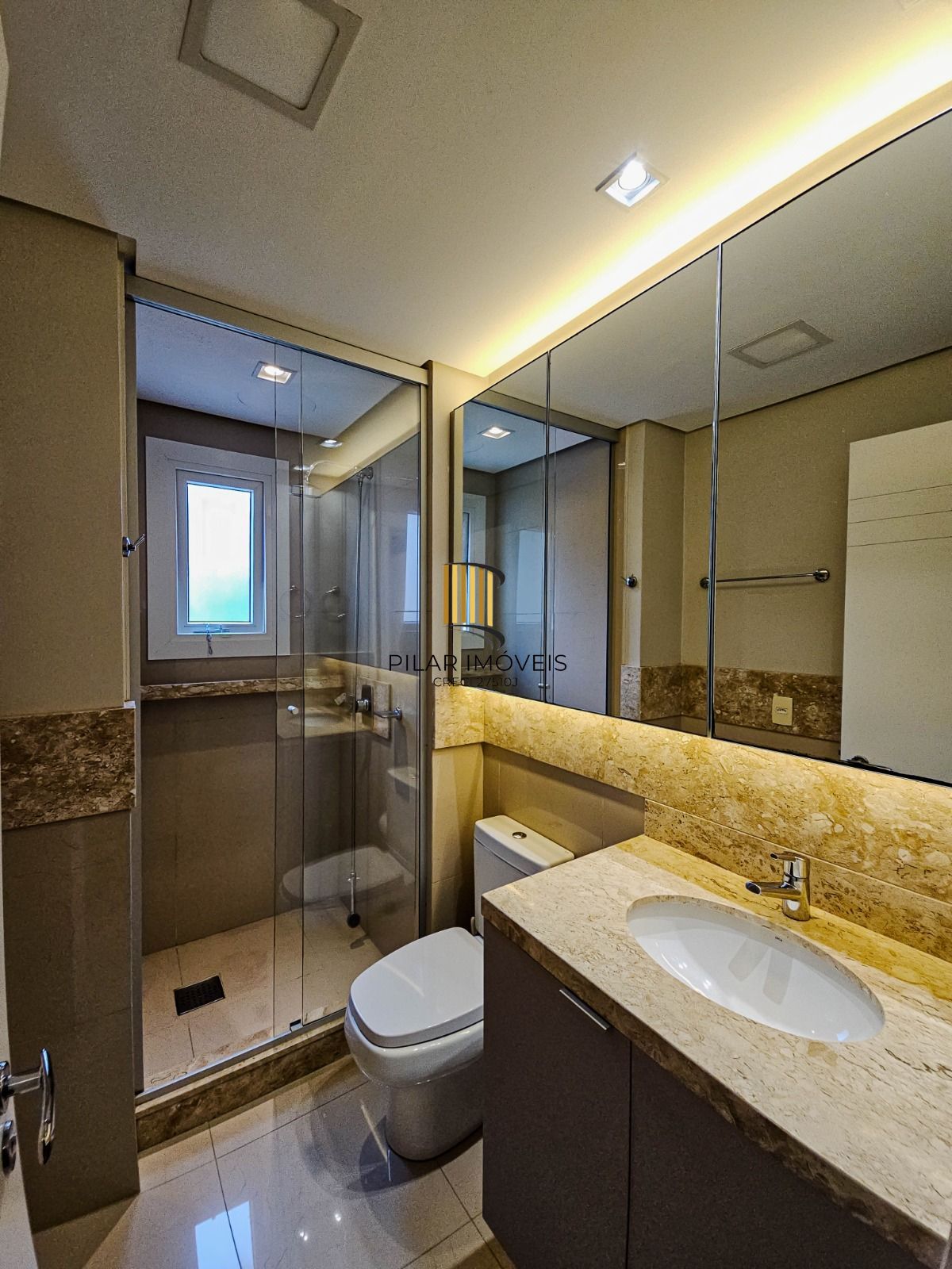 Apartamento com 202m², 3 suítes, lareira, churrasqueira, 3 vagas, infraestrutura completa, no Bela Vista.