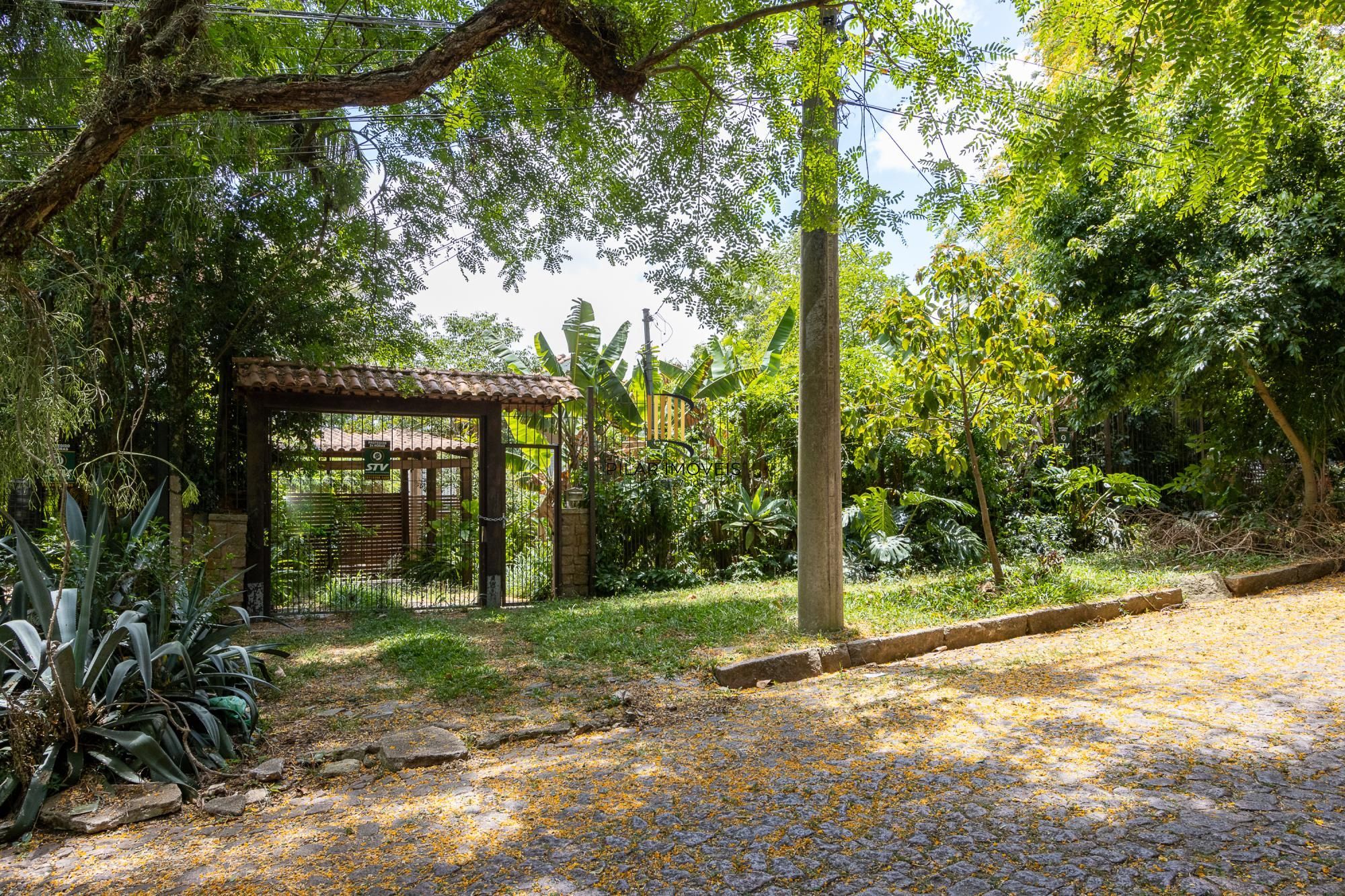 Bela casa térrea, 2 dormitórios e 1 suite - Parte alta do Bairro Espirito Santos