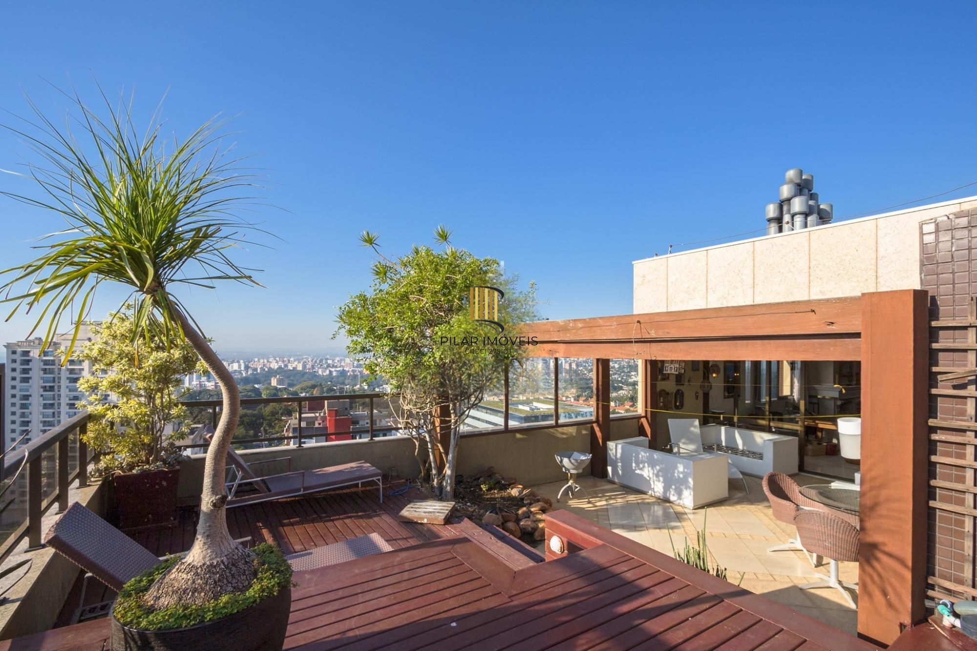 Clássica Cobertura, 600m2 privativos, 4 Dormitórios Sendo 3 Suítes!