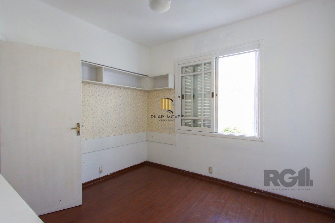 Apartamento semi-mobiliado, possui 3 dormitórios, sendo 1 suíte