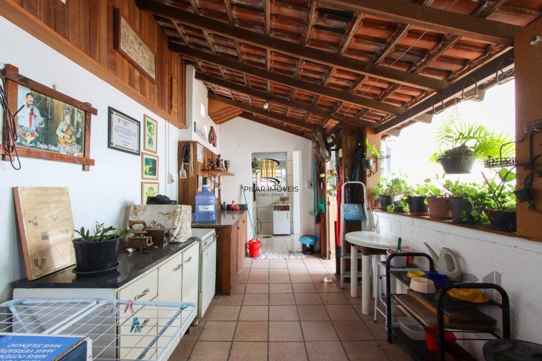 Casa térrea com  hall de entrada ,4 dormitórios