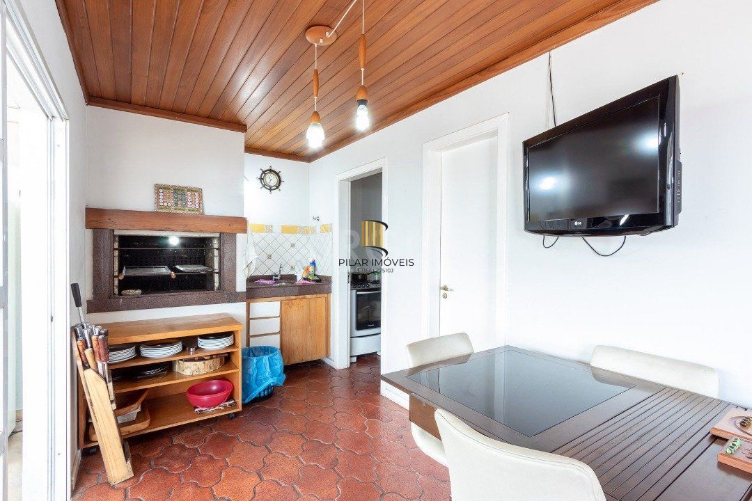 Cobertura para Venda - 255m², 3 dormitórios, sendo 1 suites, 2 vagas - Praia de Belas