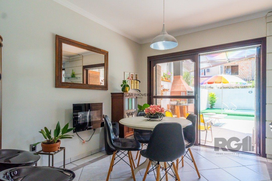 Casa 3 dormitórios no bairro Hípica