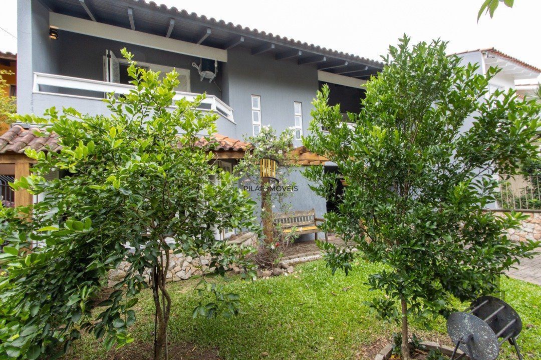 Casa 4 dormitórios no bairro Ipanema