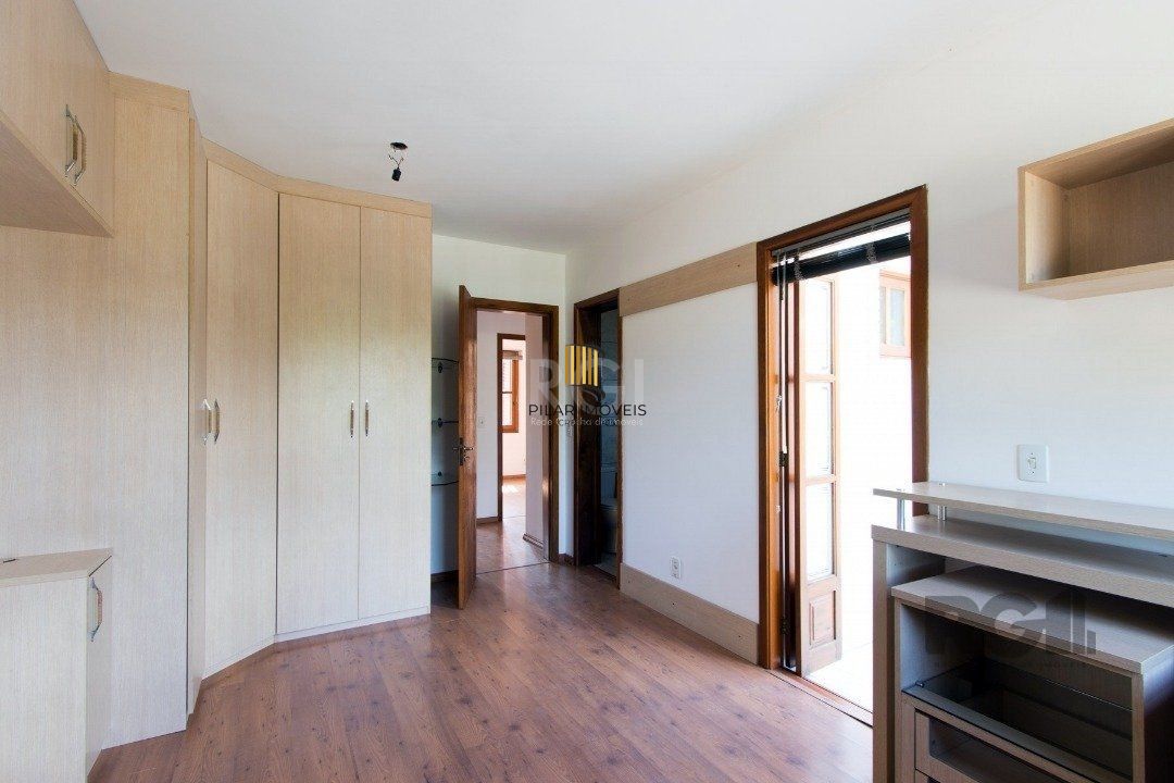 Casa 3 dormitórios no bairro Serraria