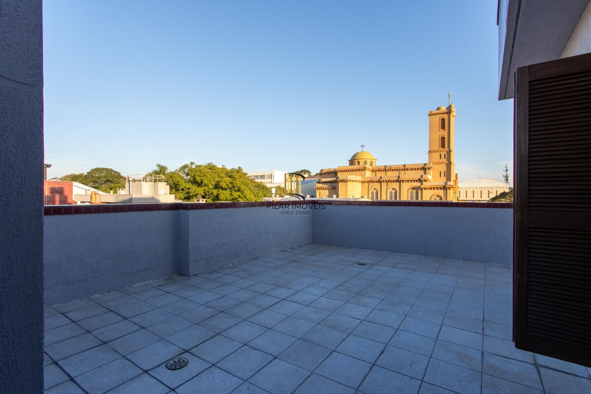 COBERTURA 2 QUARTOS, 2 VAGAS INDIVIDUAIS ESCRITURADAS, ELEVADOR - BAIRRO SANTO ANTONIO