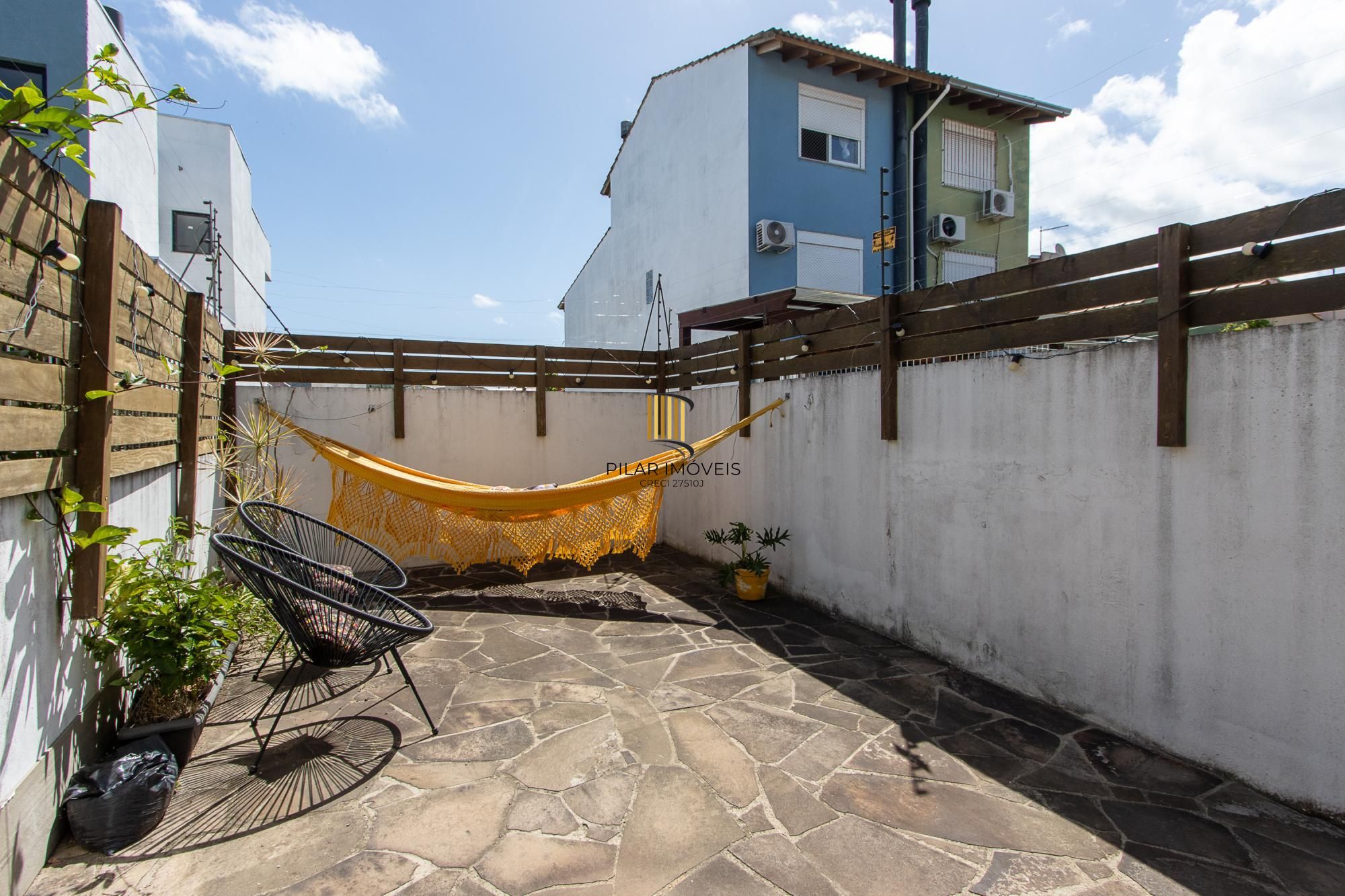 Casa 2 dormitórios no bairro Hípica